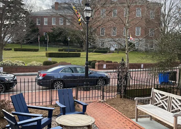 Spectacular Location Two Bedroom State Circle Apartment