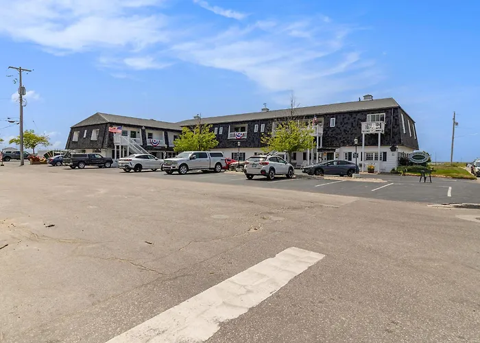 Snyders Shoreline Inn