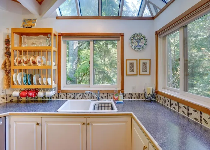 River Views, Private Hot Springs Tub, Forest, Deck