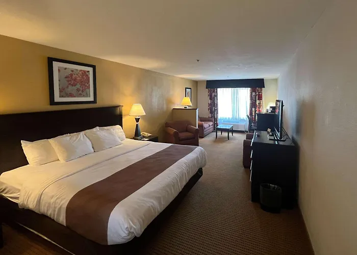 Quality Inn & Suites Farmington