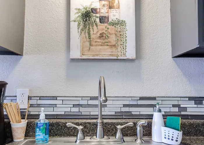La Palma Lodge:Near Texas Tech And Top Restaurants