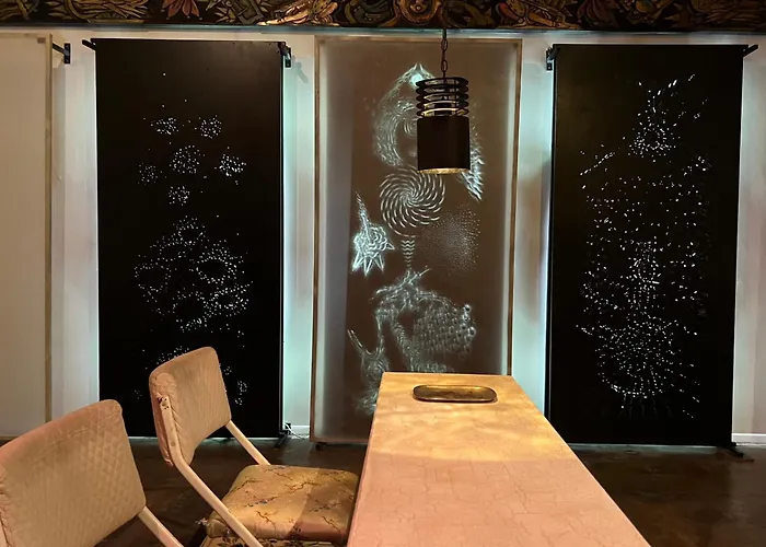 Space Castle: A 1950S Gas Station Transformed Into An Art Themed Wonderland