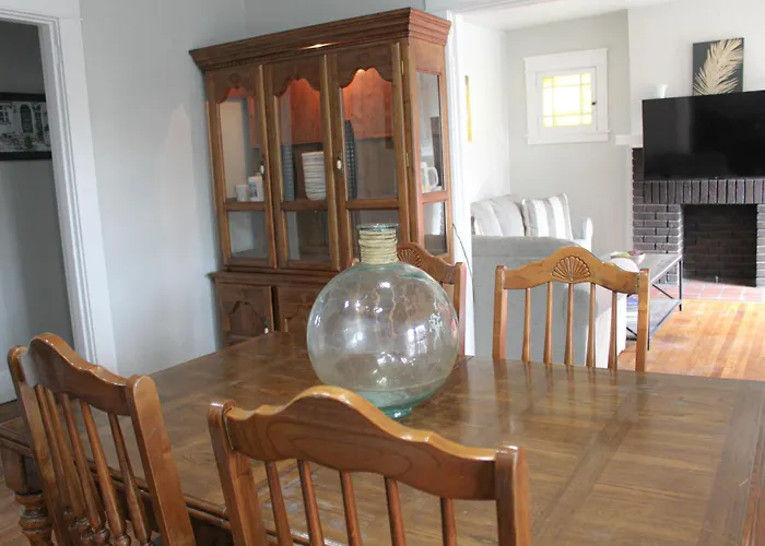 Comfy 3 Bedroom - Family Friendly Apt - City Access