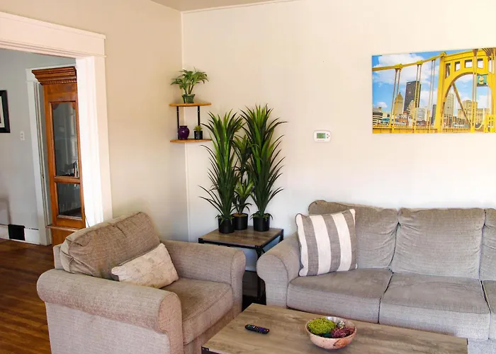 Comfy 3 Bedroom - Family Friendly Apt - City Access