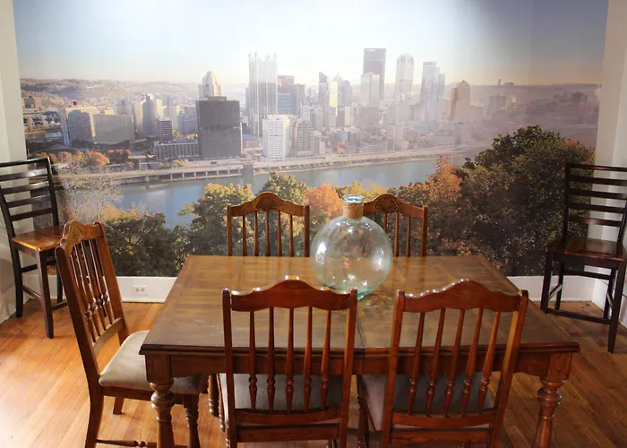 Comfy 3 Bedroom - Family Friendly Apt - City Access