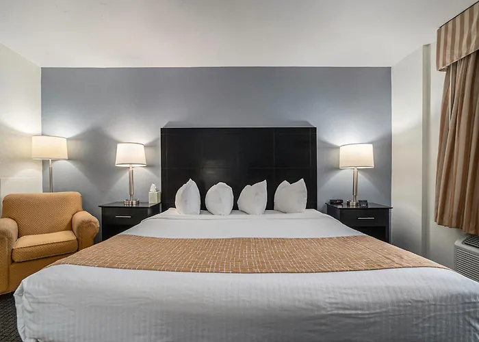 Travelodge By Wyndham Traverse City Mi