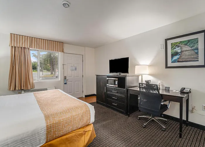 Travelodge By Wyndham Traverse City Mi