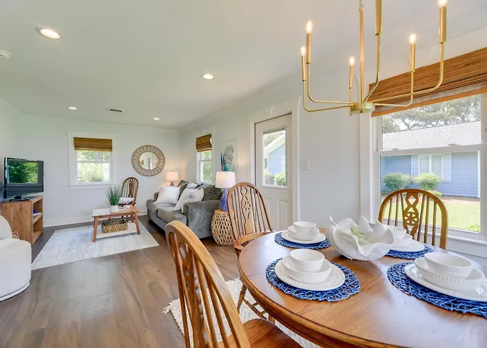 Waterfront Vacation Rental Home On Newport River!