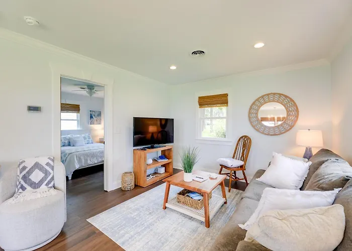 Waterfront Vacation Rental Home On Newport River!