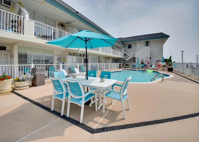Chic Virginia Beach Retreat - Pool, Steps To Beach