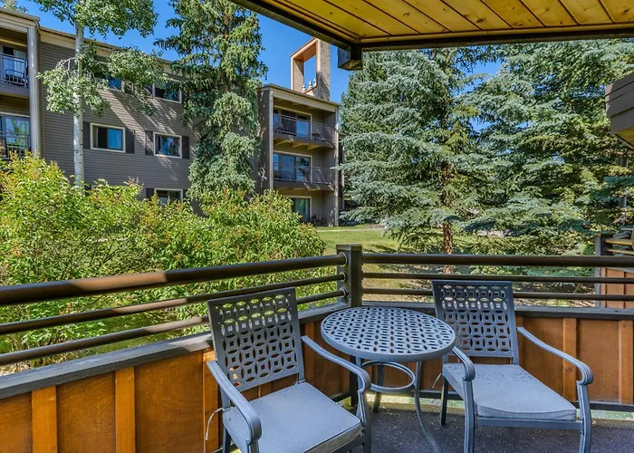 Laurelwood Condominiums 406
