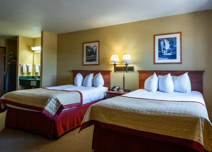 Pinedale Hotel & Suites