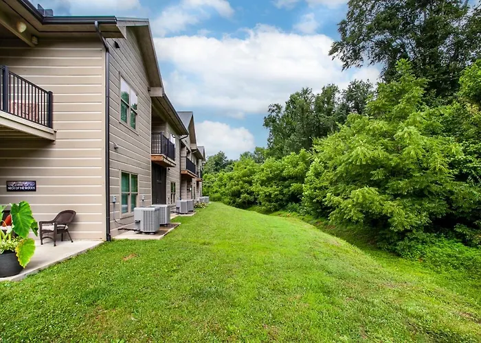 Elegant End Condo Fireplace Community Amenities