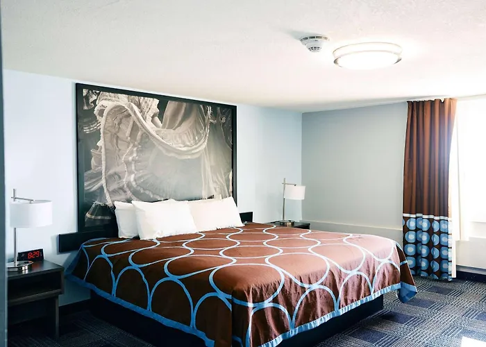 Super 8 By Wyndham Pueblo