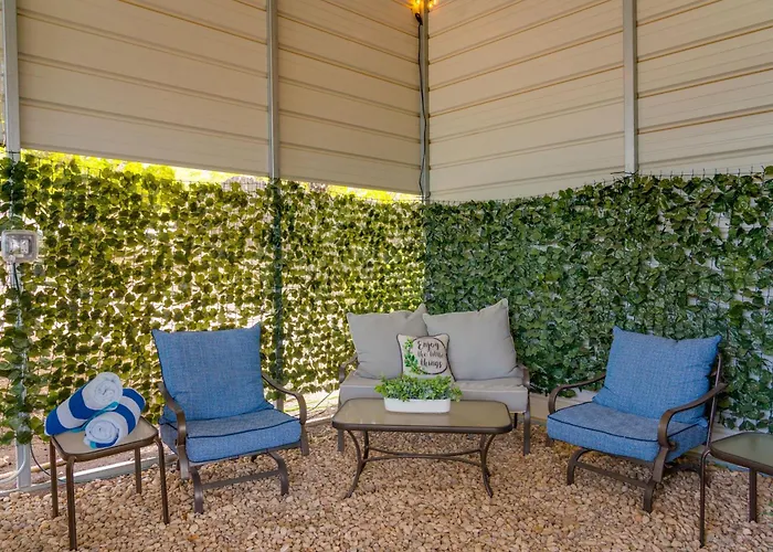 Hill Country Gem: Sunset Deck, Hot Tub & Fire Pit