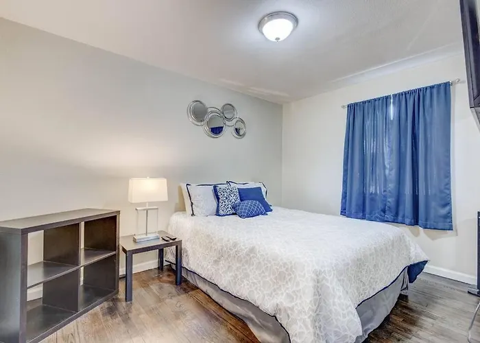 7Min Light Rail Walk - Royal Blue Lakewood Retreat