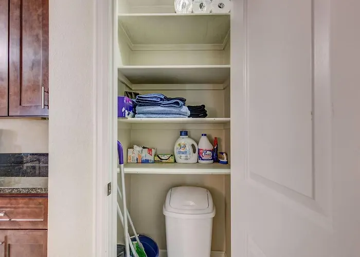 7Min Light Rail Walk - Royal Blue Lakewood Retreat