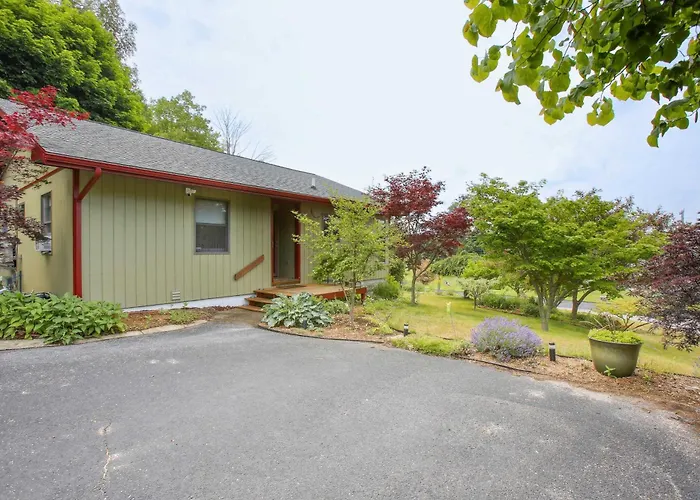 Crystal Lake Vacation Rental, 3 Mi To Betsie River