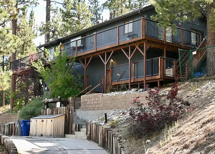 Nightcap Lodge - Hot Tub, Fireplace, Deck, Barbecue