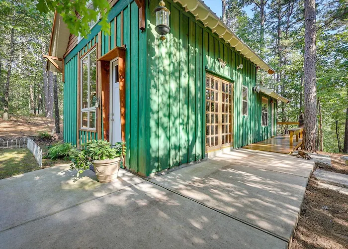 Pet-Friendly Eureka Springs Rental W/ Private Deck