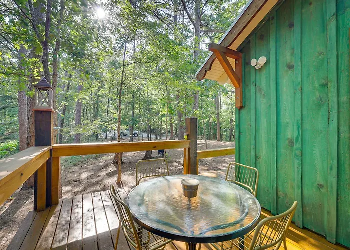Pet-Friendly Eureka Springs Rental W/ Private Deck