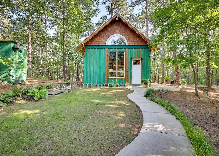 Pet-Friendly Eureka Springs Rental W/ Private Deck