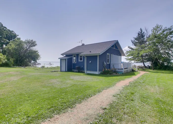 Cozy Fremont Cottage On Lake Poygan + Fishing Dock