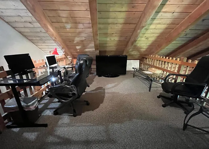 Private Forest Lodge Near Silverwood Theme Park - Sleeps 10