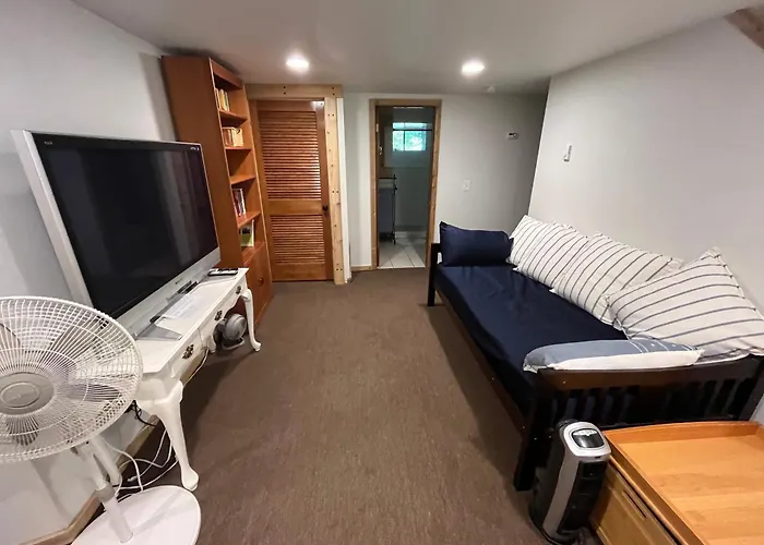 Private Forest Lodge Near Silverwood Theme Park - Sleeps 10