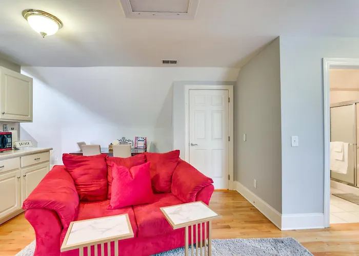 4 Mi To Dtwn: Simplistic Summerville Studio