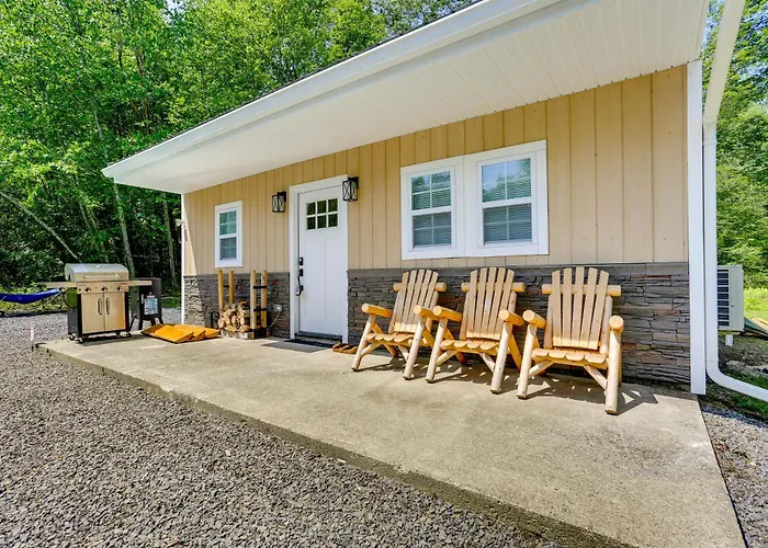 Secluded Poconos Cabin: 75 Acres & Fire Pit!