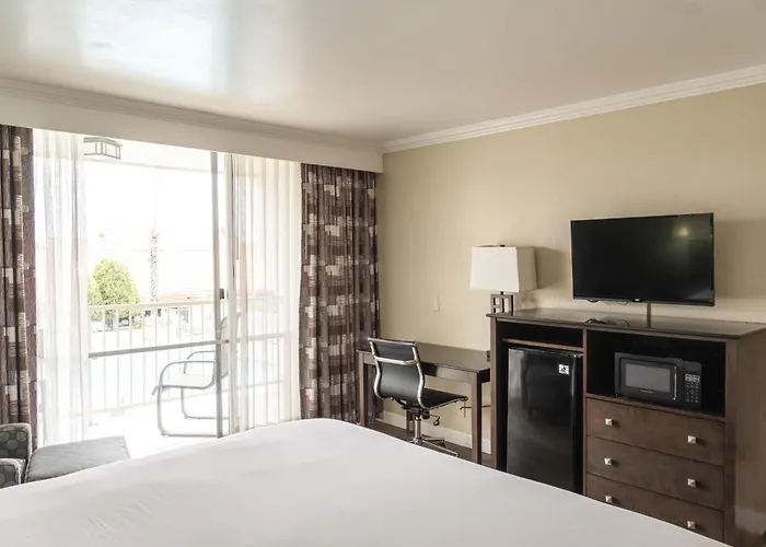 Travelodge By Wyndham Monterey Bay