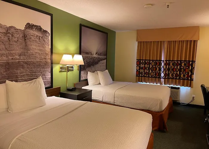 Super 8 By Wyndham Colby
