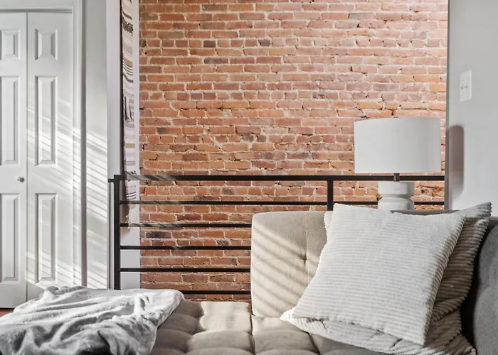 Navy Yard Gem: Stylish Condo Near Nationals Stadium