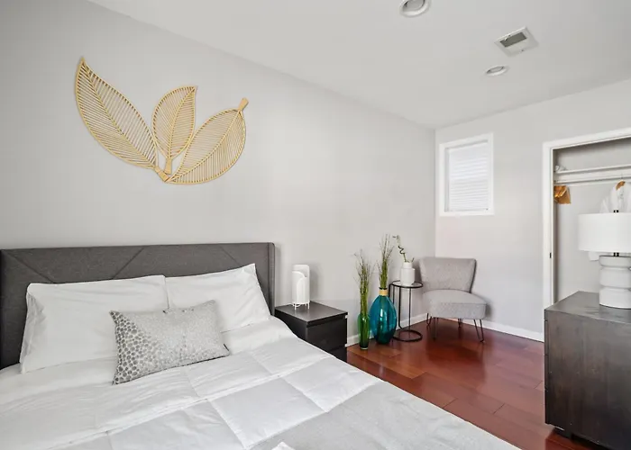 Navy Yard Gem: Stylish Condo Near Nationals Stadium
