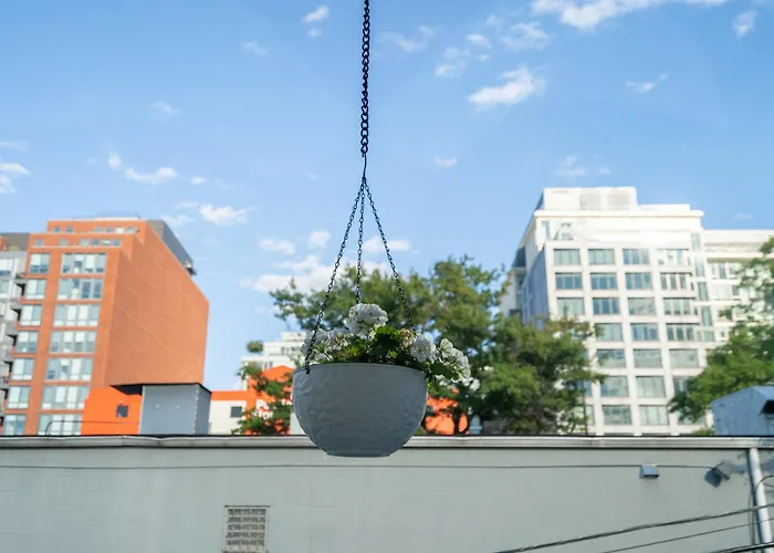 Navy Yard Gem: Stylish Condo Near Nationals Stadium