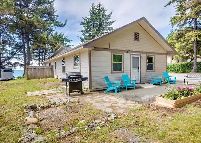 Oceanfront Smith River Cottage: Beach Access!