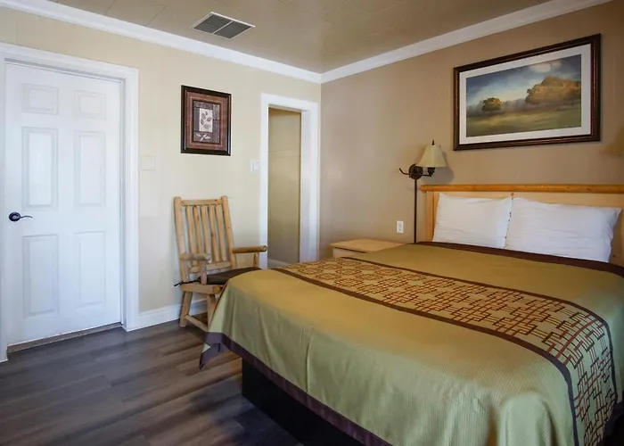 Green Gables Motel & Suites