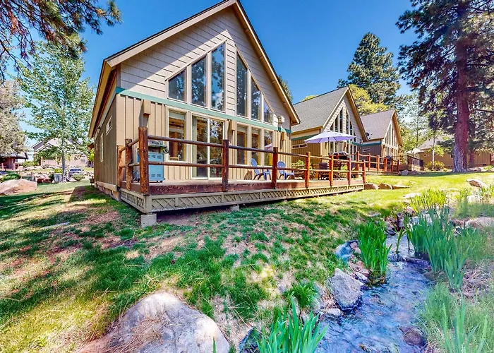 Gateway To Crater Lake! Resort Retreat W/ Pool