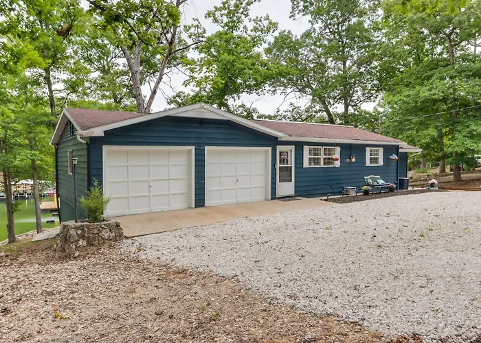 Dock + Screened Porch: Lake Of The Ozarks Getaway!