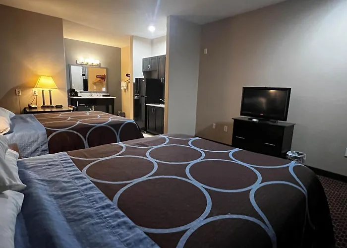 Super 8 By Wyndham Center
