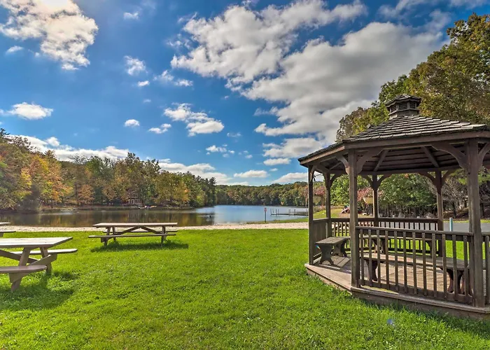 Pocono Mtn Ski Retreat: Hot Tub & Game Room