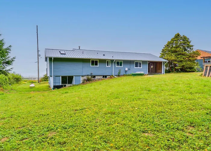 Seiku Vacation Rental W/ Deck & Ocean Views