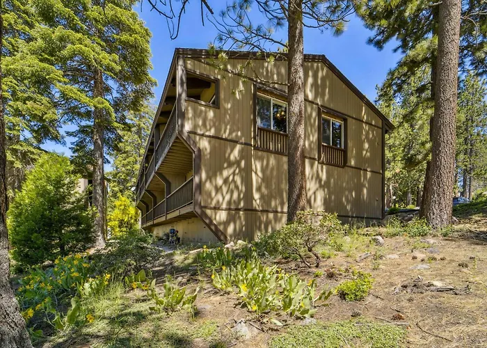 10 Mi To Palisades Tahoe! Condo W/ Game Room