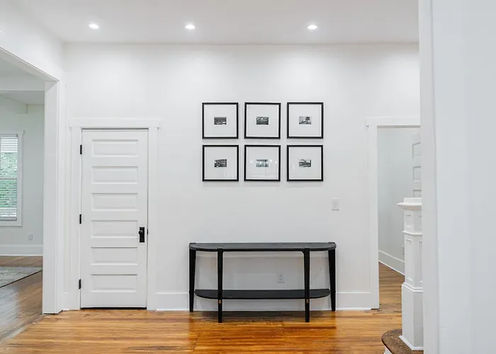 Beautiful Home Located In Norcross