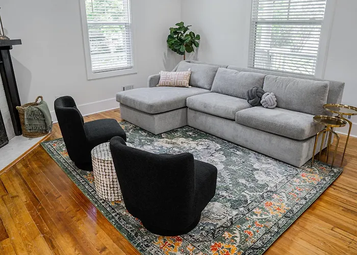 Beautiful Home Located In Norcross