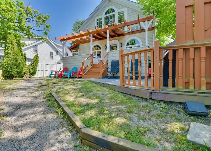 'Turtle Cove Bay Beach House' ~ 13 Mi To Buffalo!