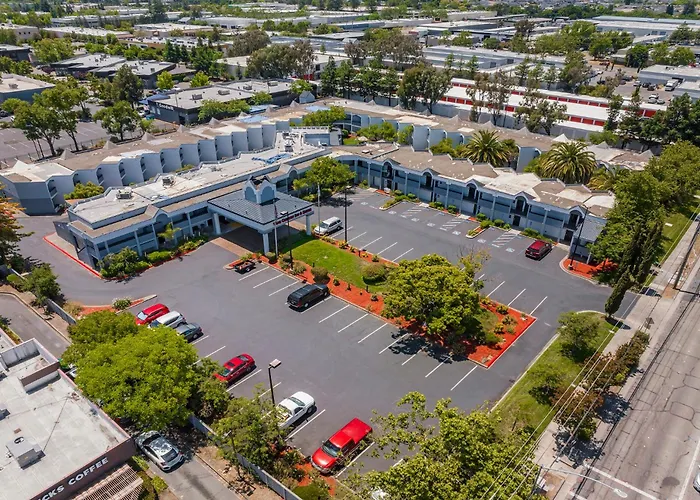 Best Western Plus Wine Country Inn & Suites