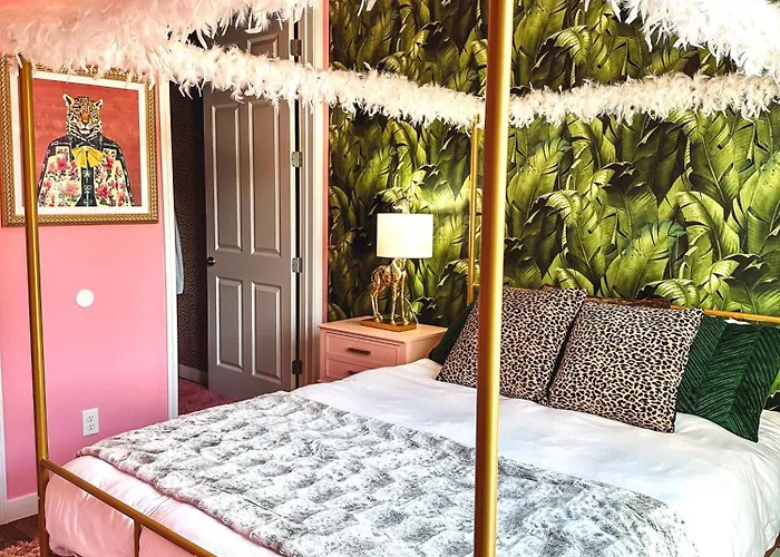 Dreaming With Dolly - Luxe Stay Near Broadway