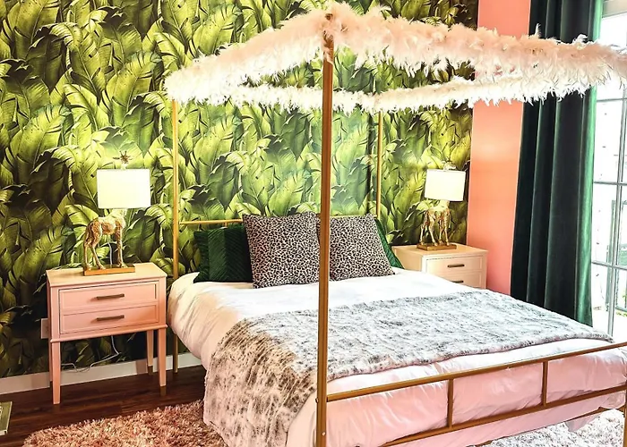 Dreaming With Dolly - Luxe Stay Near Broadway